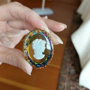 LUCITE CAMEO BROOCH/PENDANT
